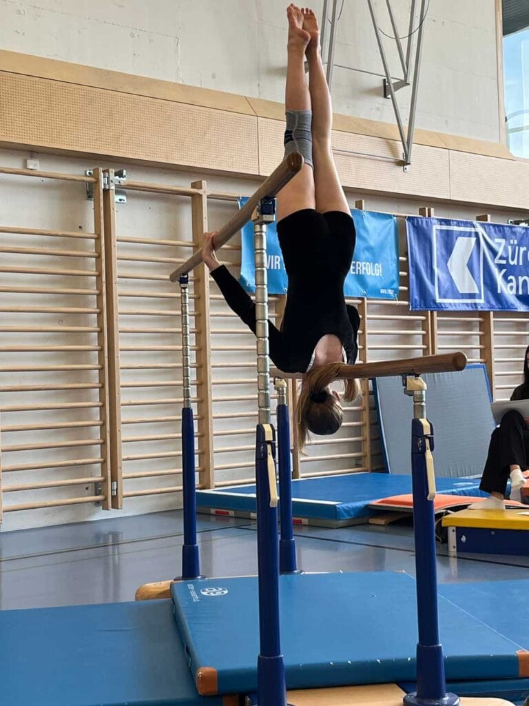 Turnverein Höngg am Jugendsporttag 2026 Stufenbarren
